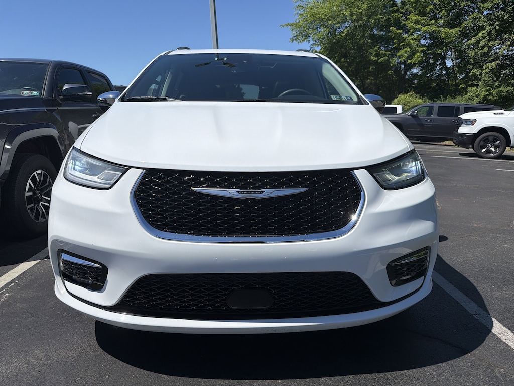 Used 2023 Chrysler Pacifica Limited Limited FWD