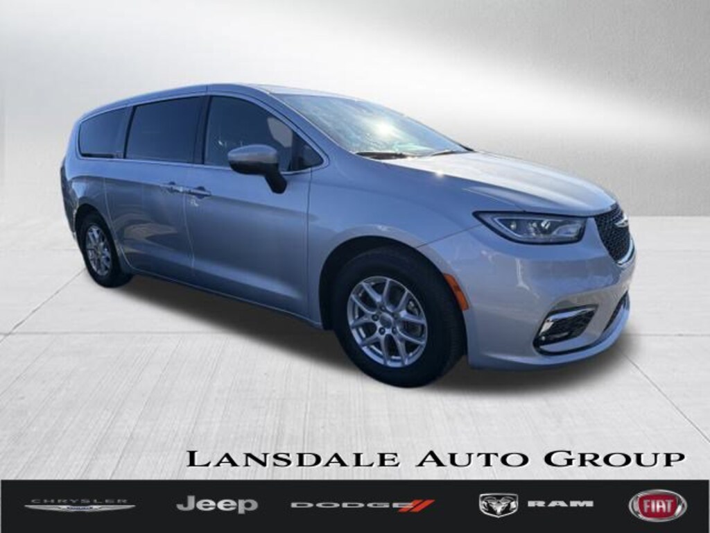 Used 2023 Chrysler Pacifica Touring Touring FWD