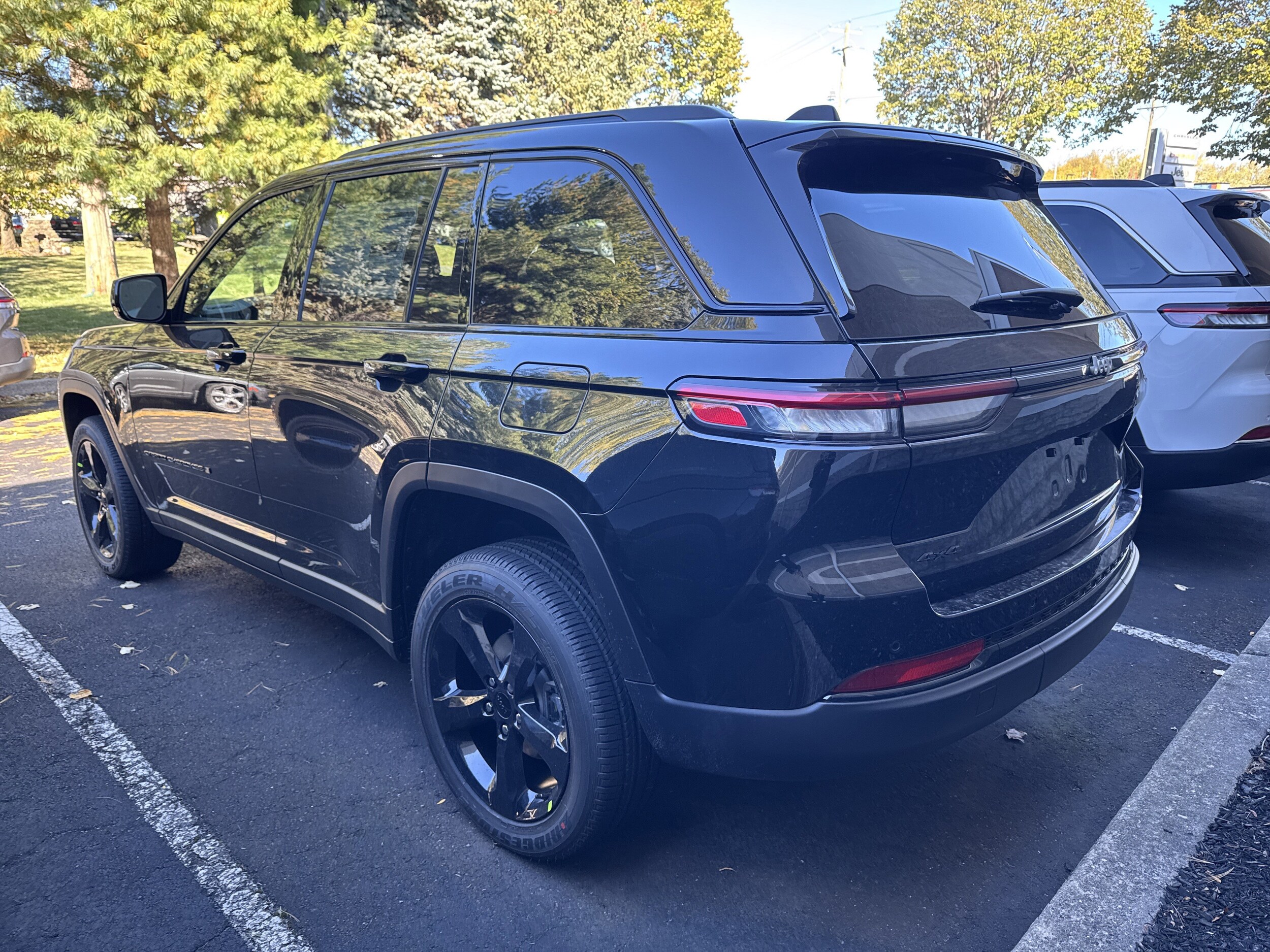 2025 Jeep Grand Cherokee Altitude photo 2
