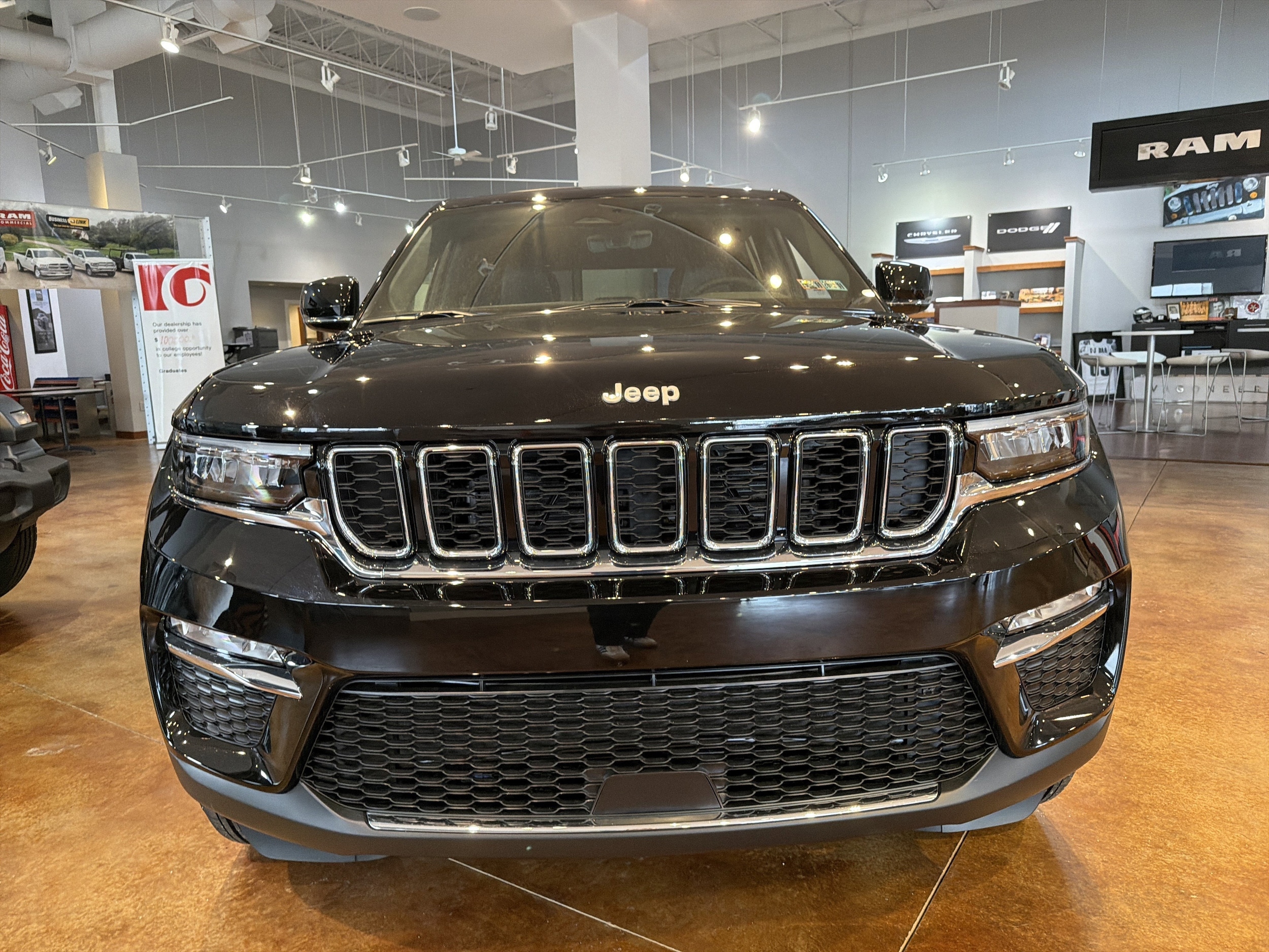 New 2025 Jeep Grand Cherokee LIMITED 4X4 For Sale in