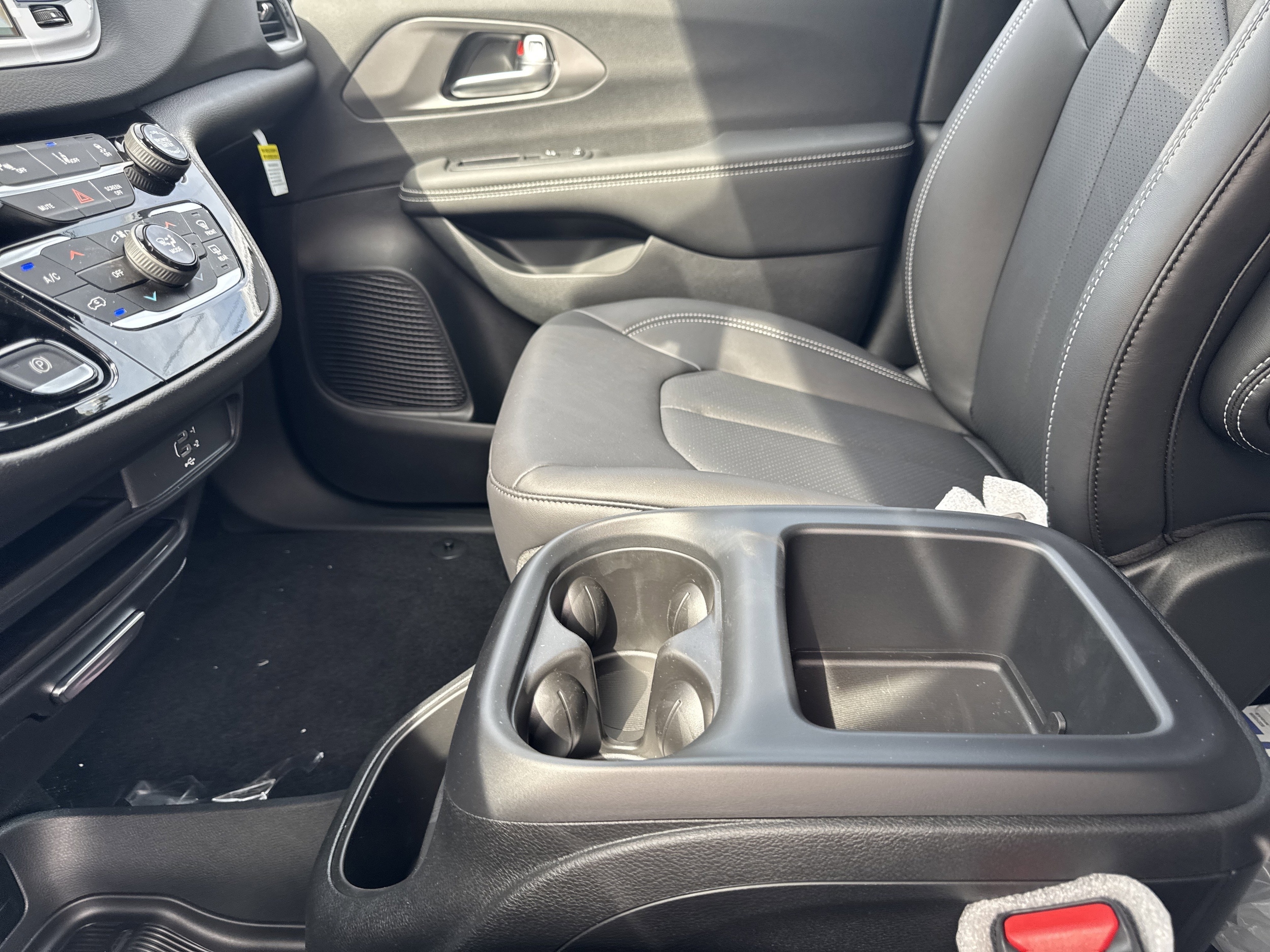 2026 Chrysler Voyager LX - Photo 17
