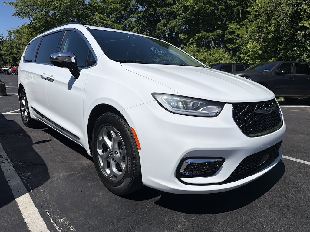 Used 2023 Chrysler Pacifica Limited Limited FWD