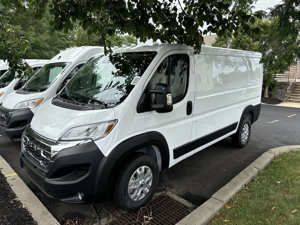New 2024 Ram ProMaster PROMASTER 1500 SLT CARGO VAN LOW ROOF 136' WB Cargo Van