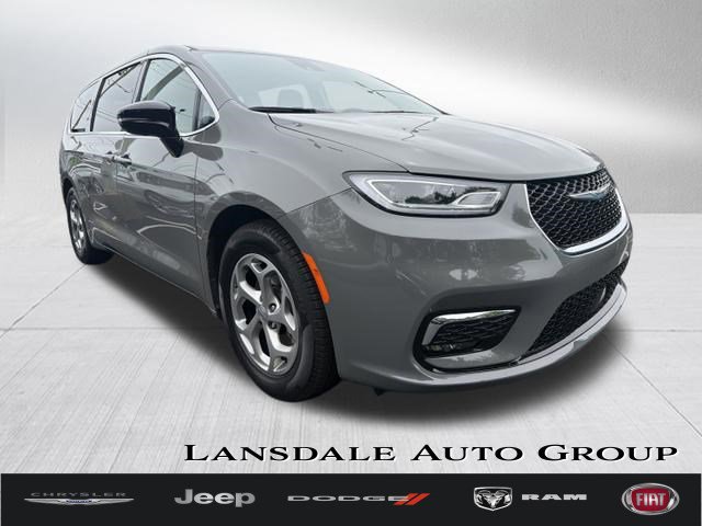 2024 Chrysler Pacifica Limited's photo
