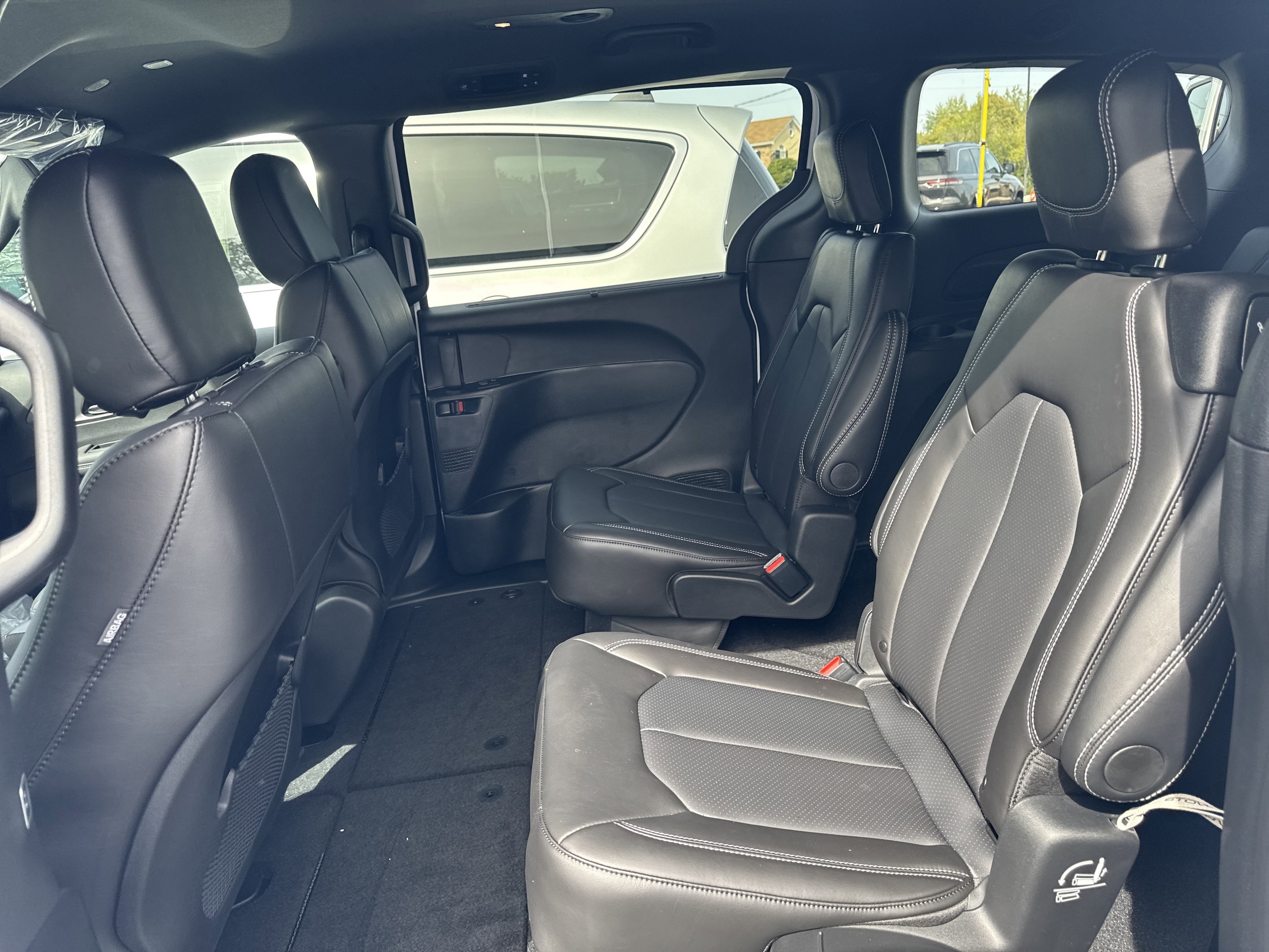 2026 Chrysler Voyager LX - Photo 12