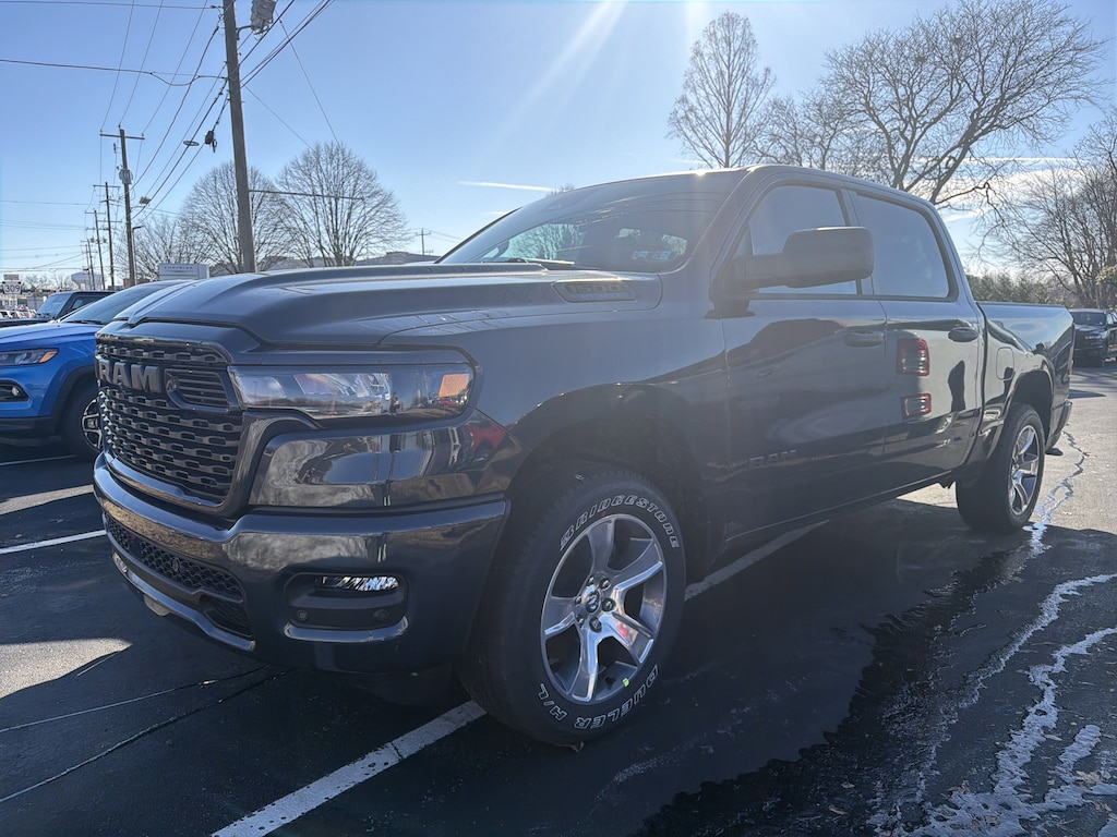 New 2026 Ram 1500 EXPRESS CREW CAB 4X4 5'7 BOX Pickup