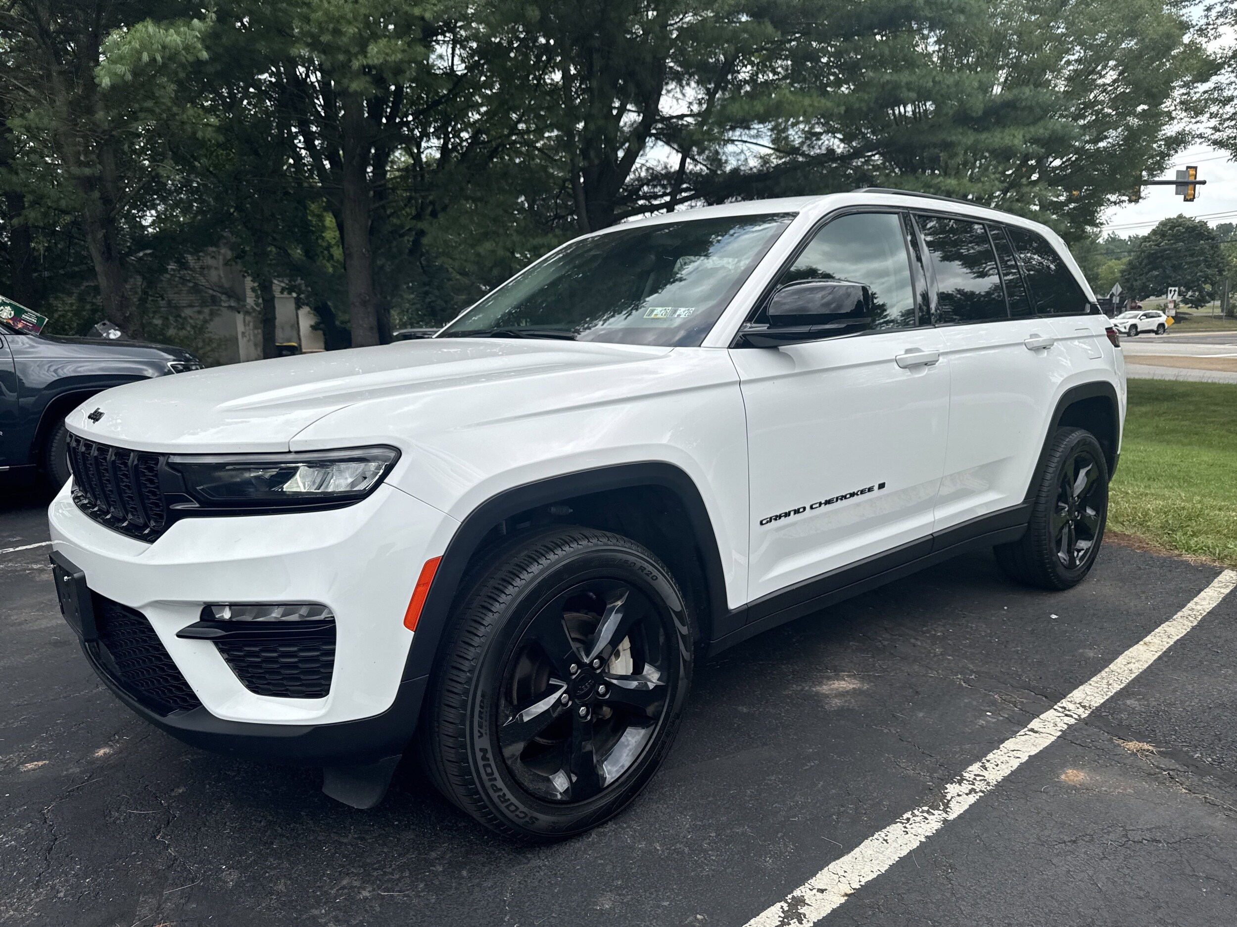 2023 Jeep Grand Cherokee Limited photo 3
