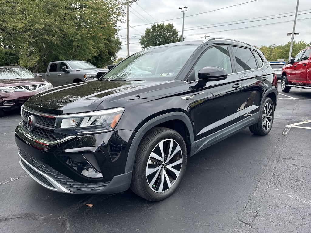 Used 2022 Volkswagen Taos SE SE 4MOTION