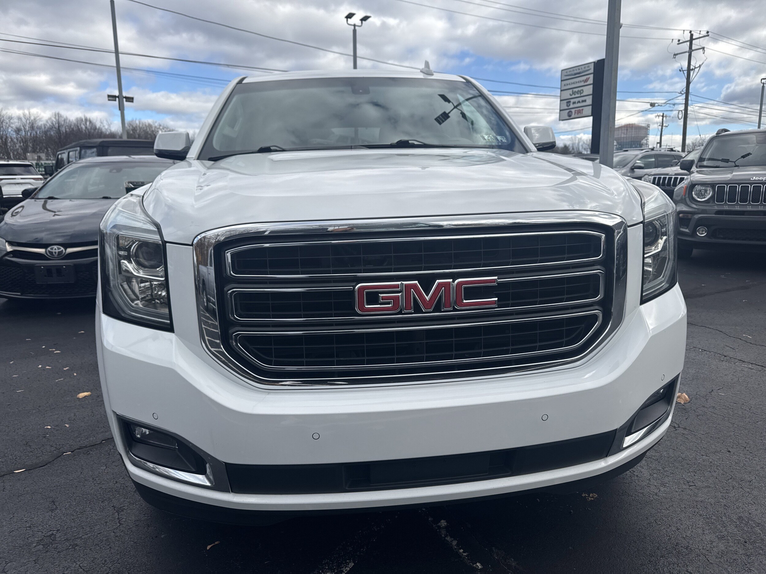 2020 Gmc Yukon SLE photo 2