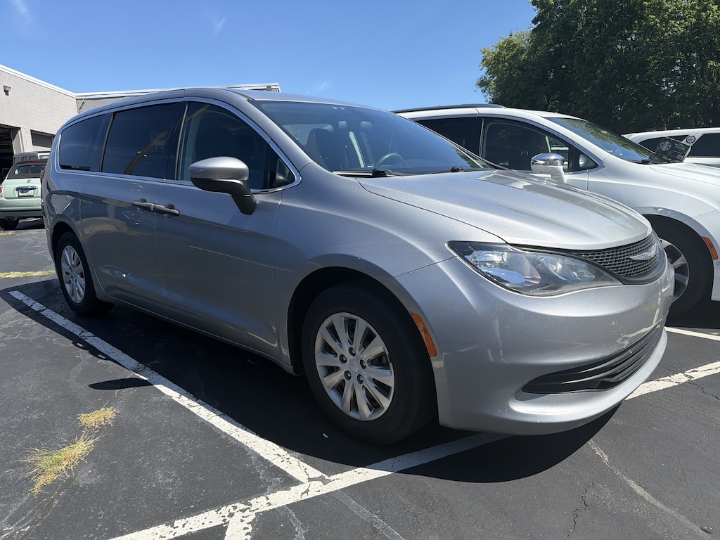 Used 2018 Chrysler Pacifica L L FWD