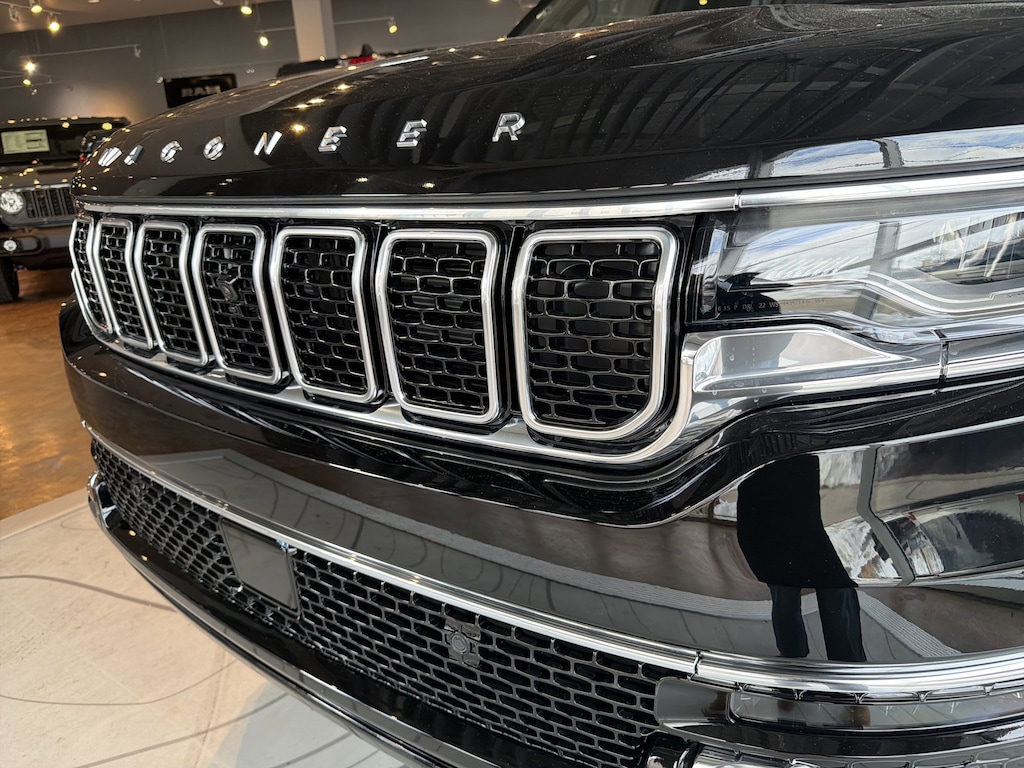 New 2025 Jeep Wagoneer LIMITED 4X4 Sport Utility