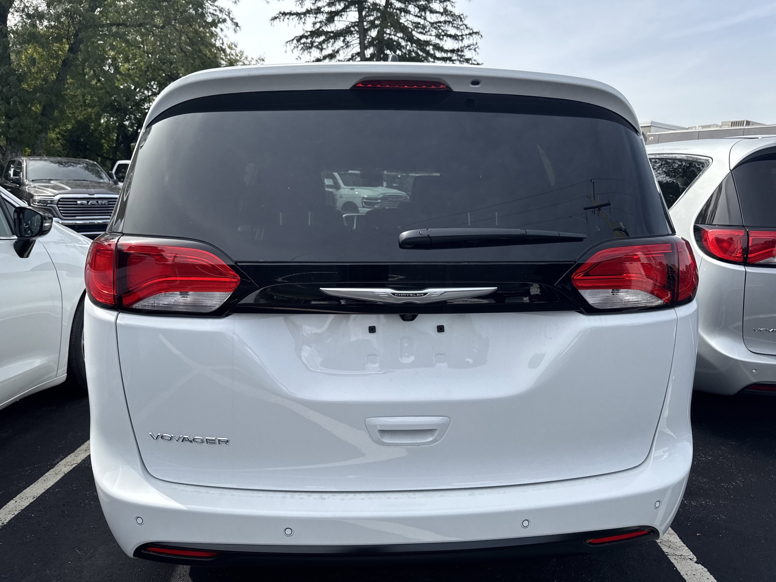 2026 Chrysler Voyager LX - Photo 6
