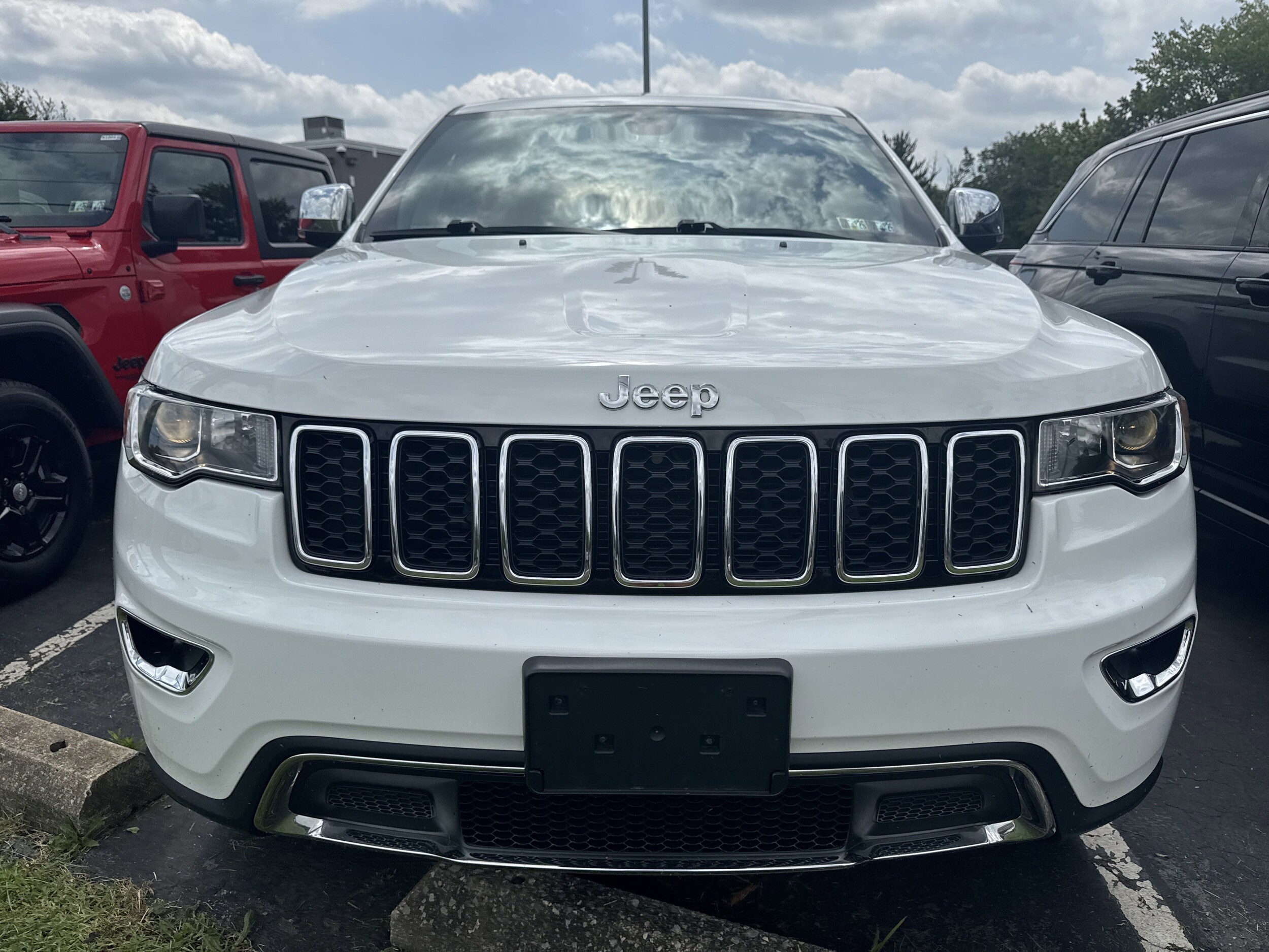 2021 Jeep Grand Cherokee Limited photo 2