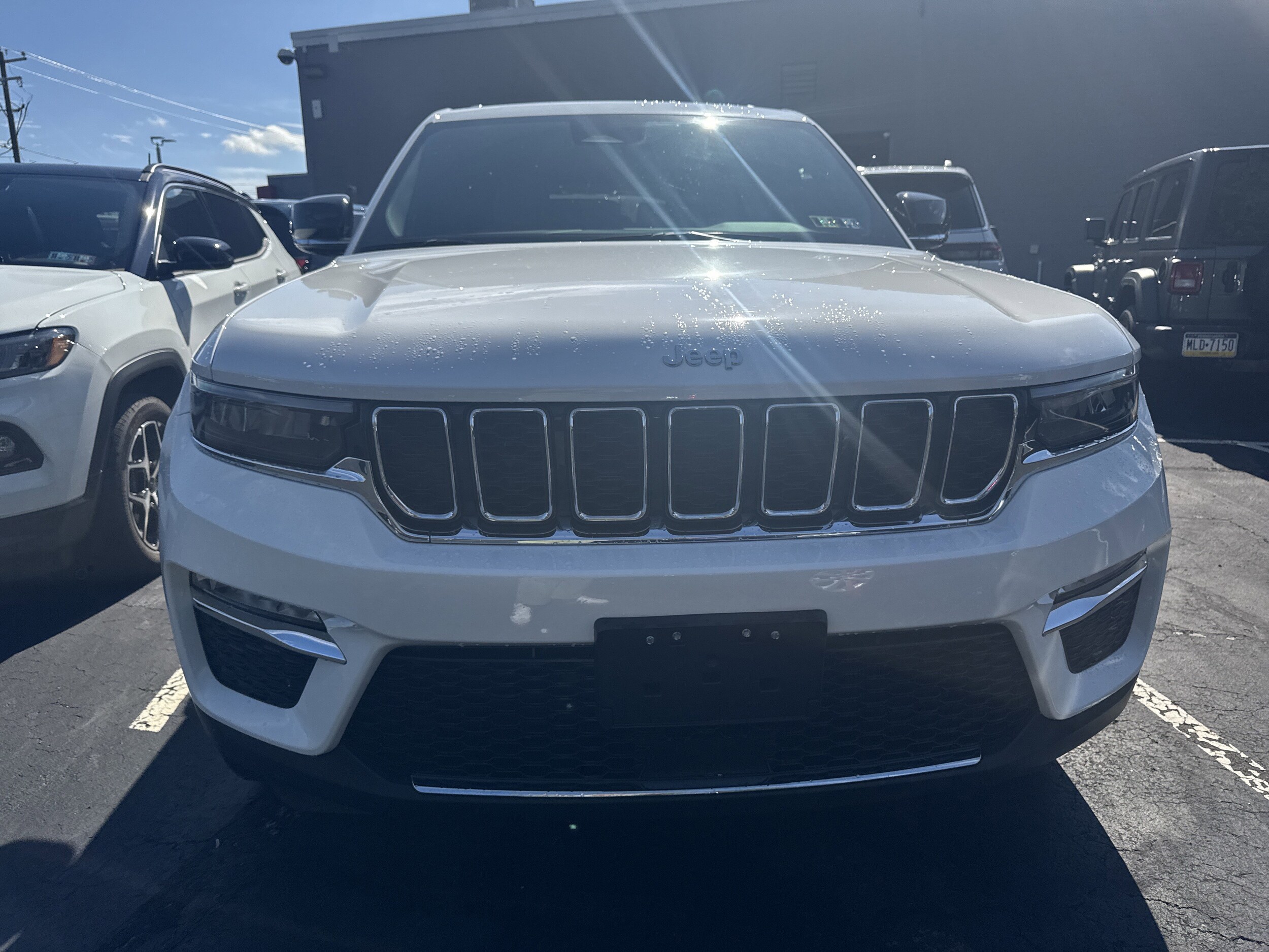 2023 Jeep Grand Cherokee Limited photo 2