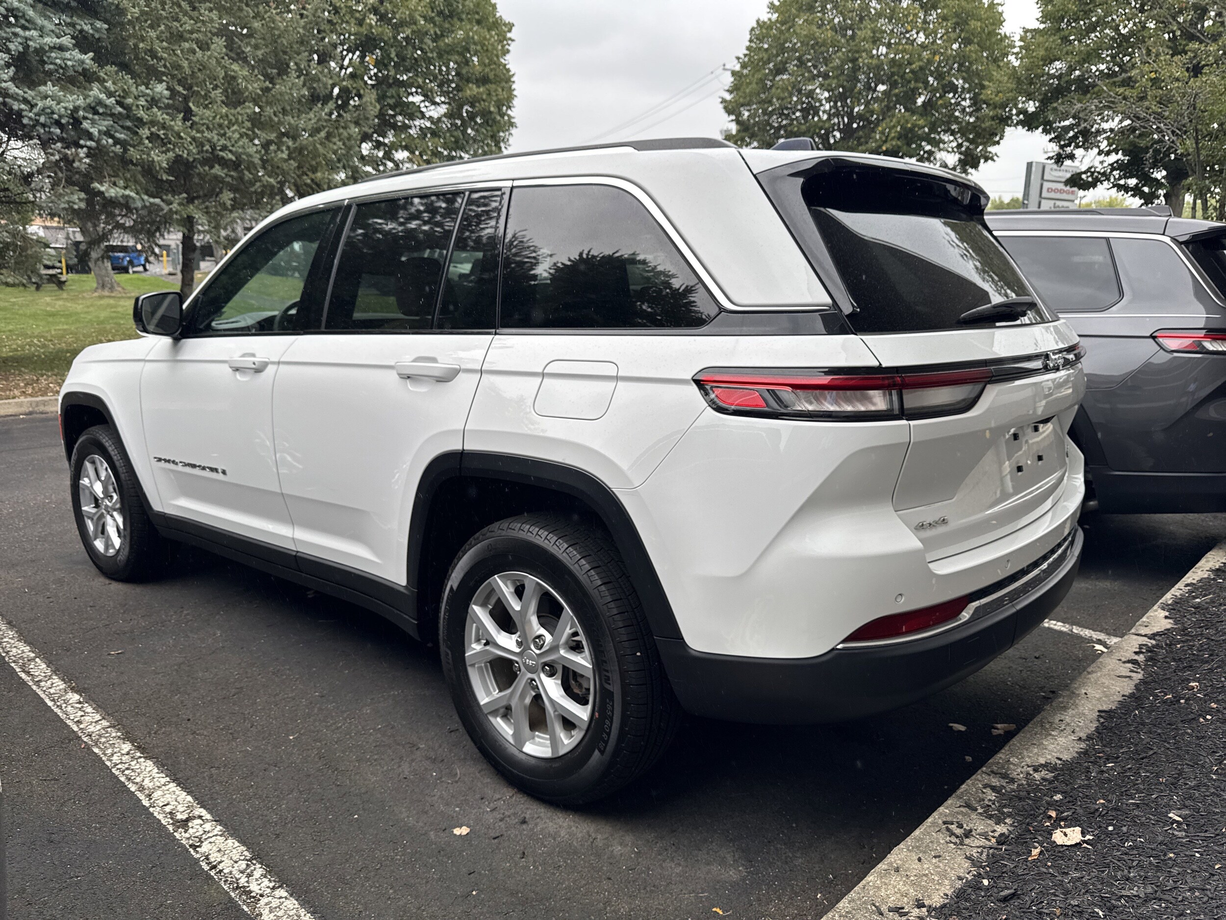 2023 Jeep Grand Cherokee Limited photo 3