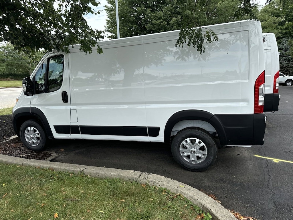 New 2024 Ram ProMaster PROMASTER 1500 SLT CARGO VAN LOW ROOF 136' WB Cargo Van