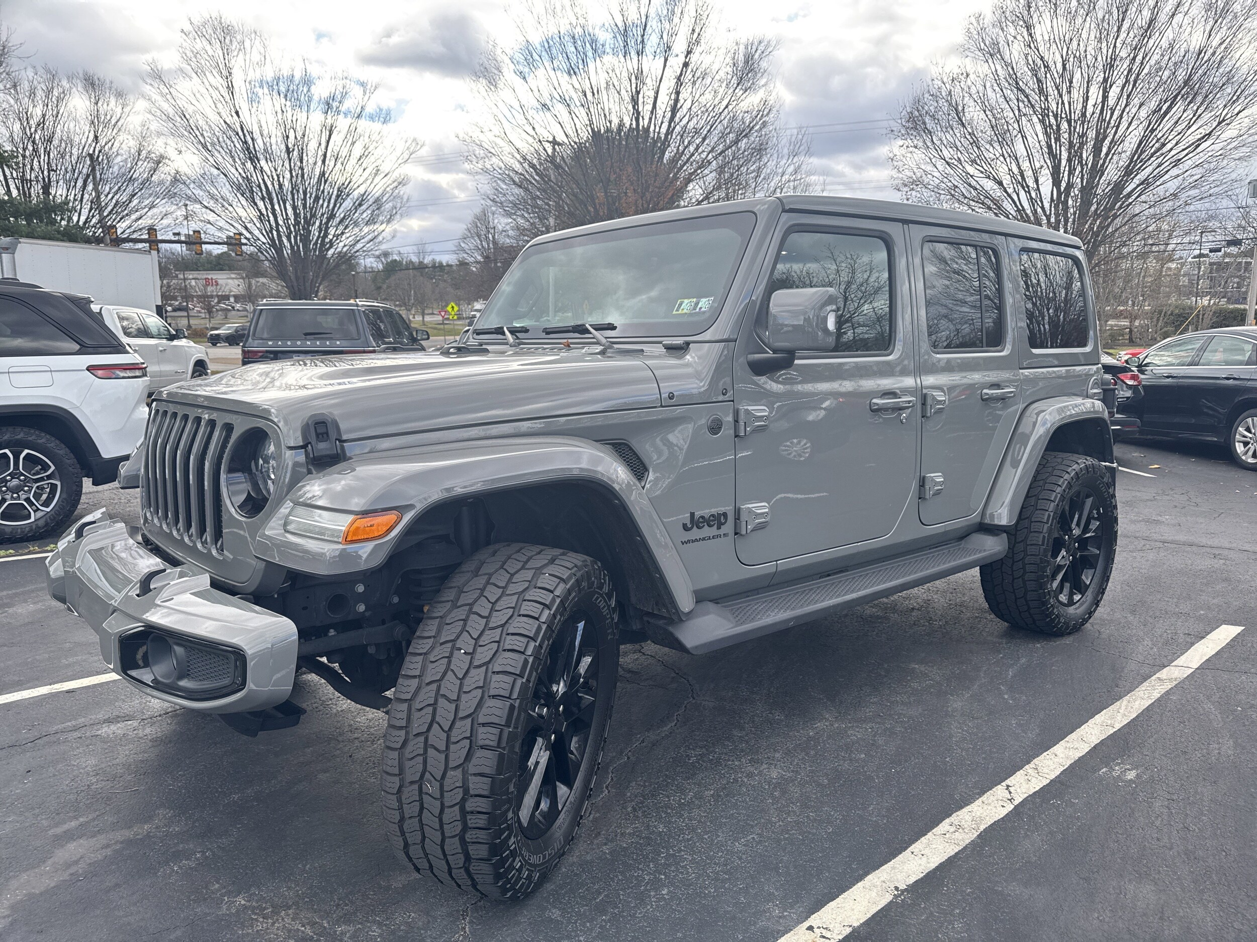 2023 Jeep Wrangler High Altitude photo 2