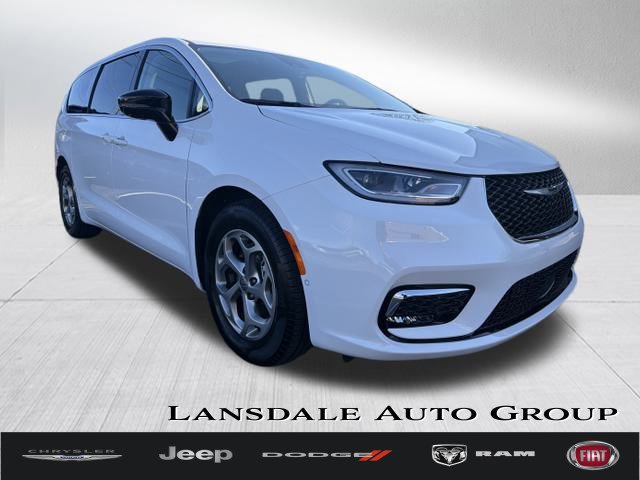 2024 Chrysler Pacifica Limited's photo