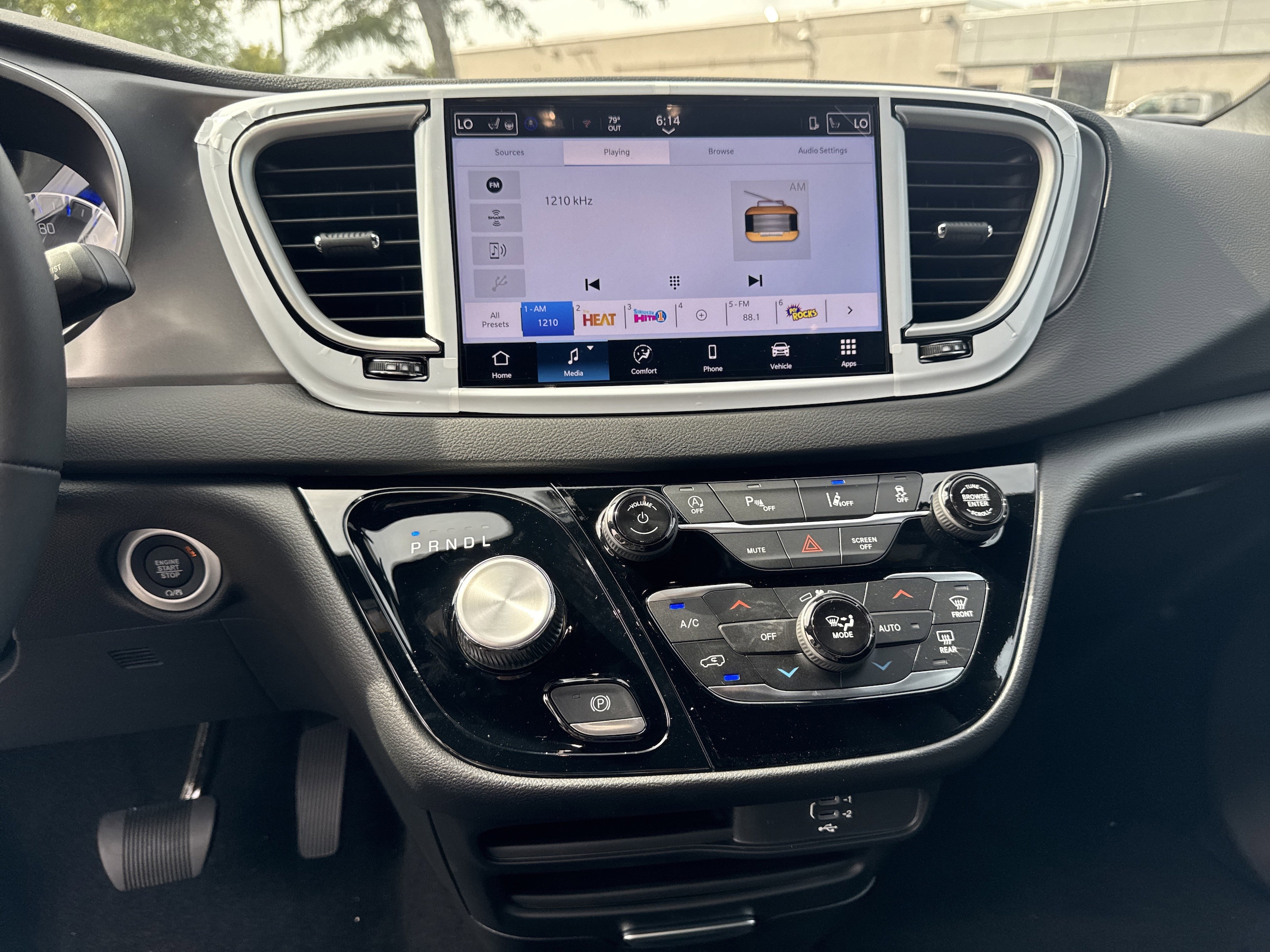 2026 Chrysler Voyager LX - Photo 18