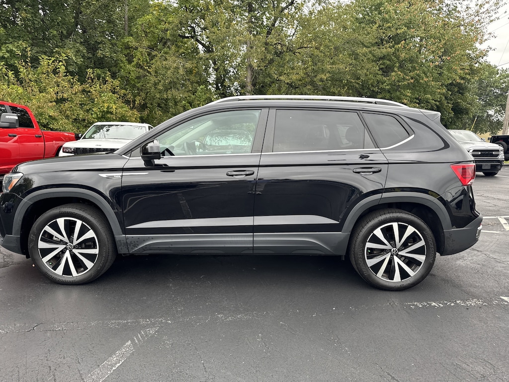 Used 2022 Volkswagen Taos SE SE 4MOTION