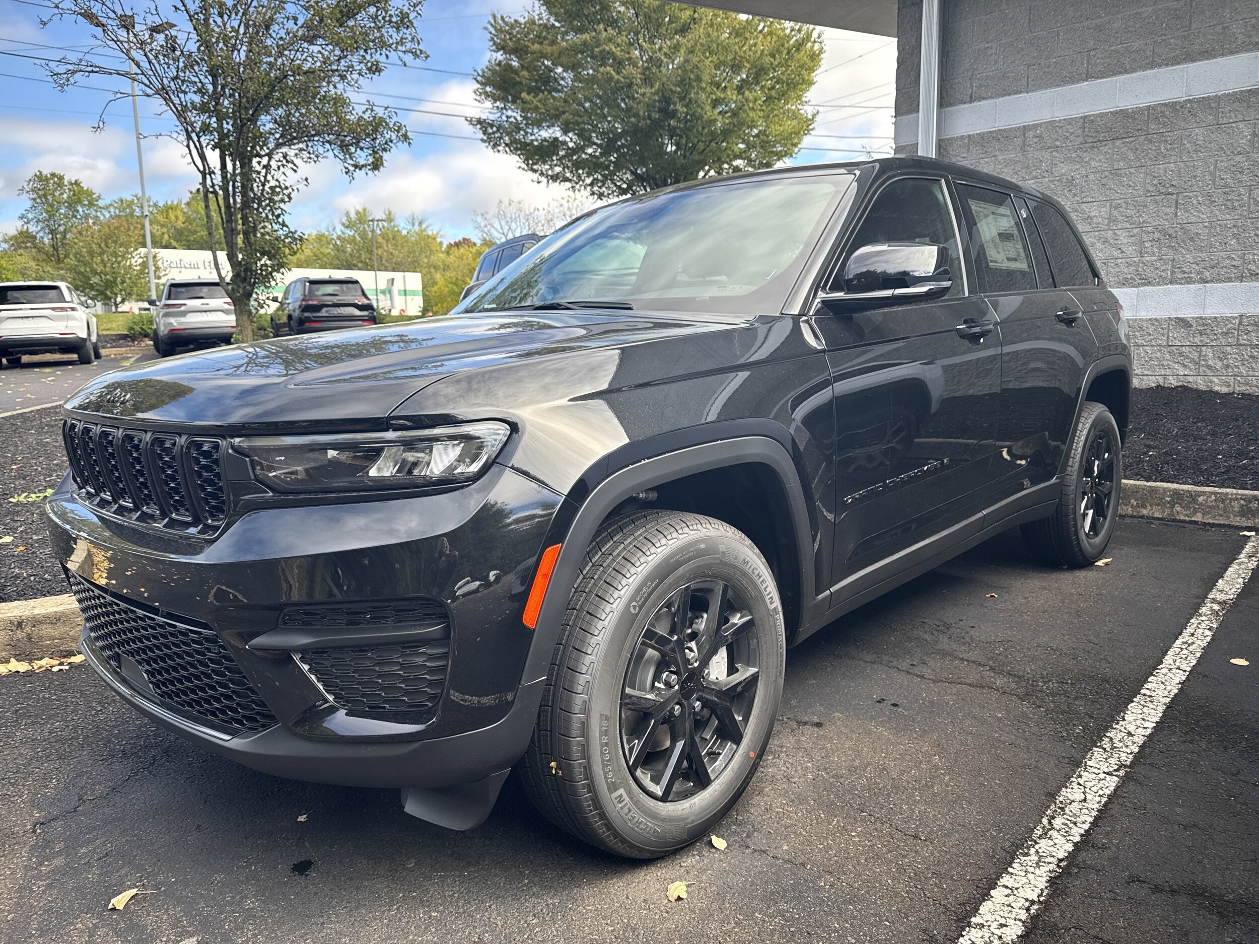 2025 Jeep Grand Cherokee Altitude photo 2