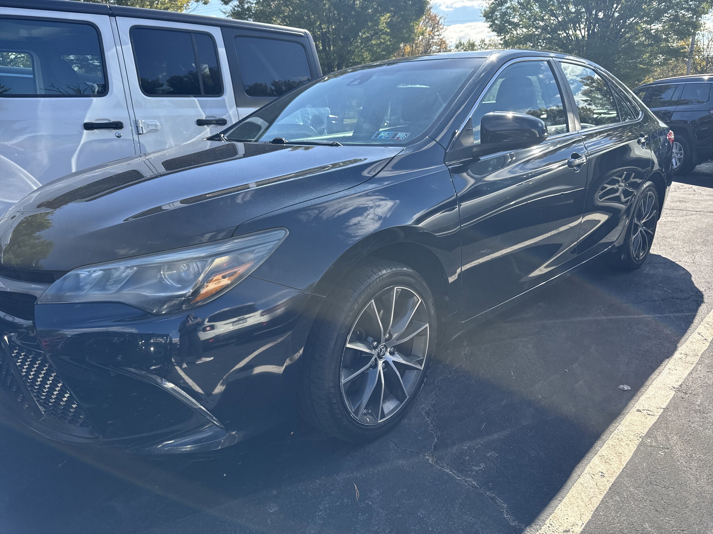 2016 Toyota Camry XSE photo 2