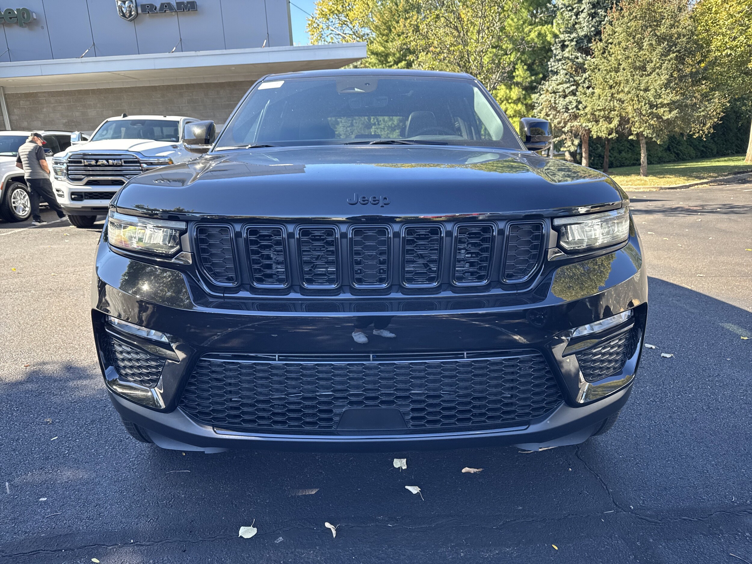 2025 Jeep Grand Cherokee Limited photo 2