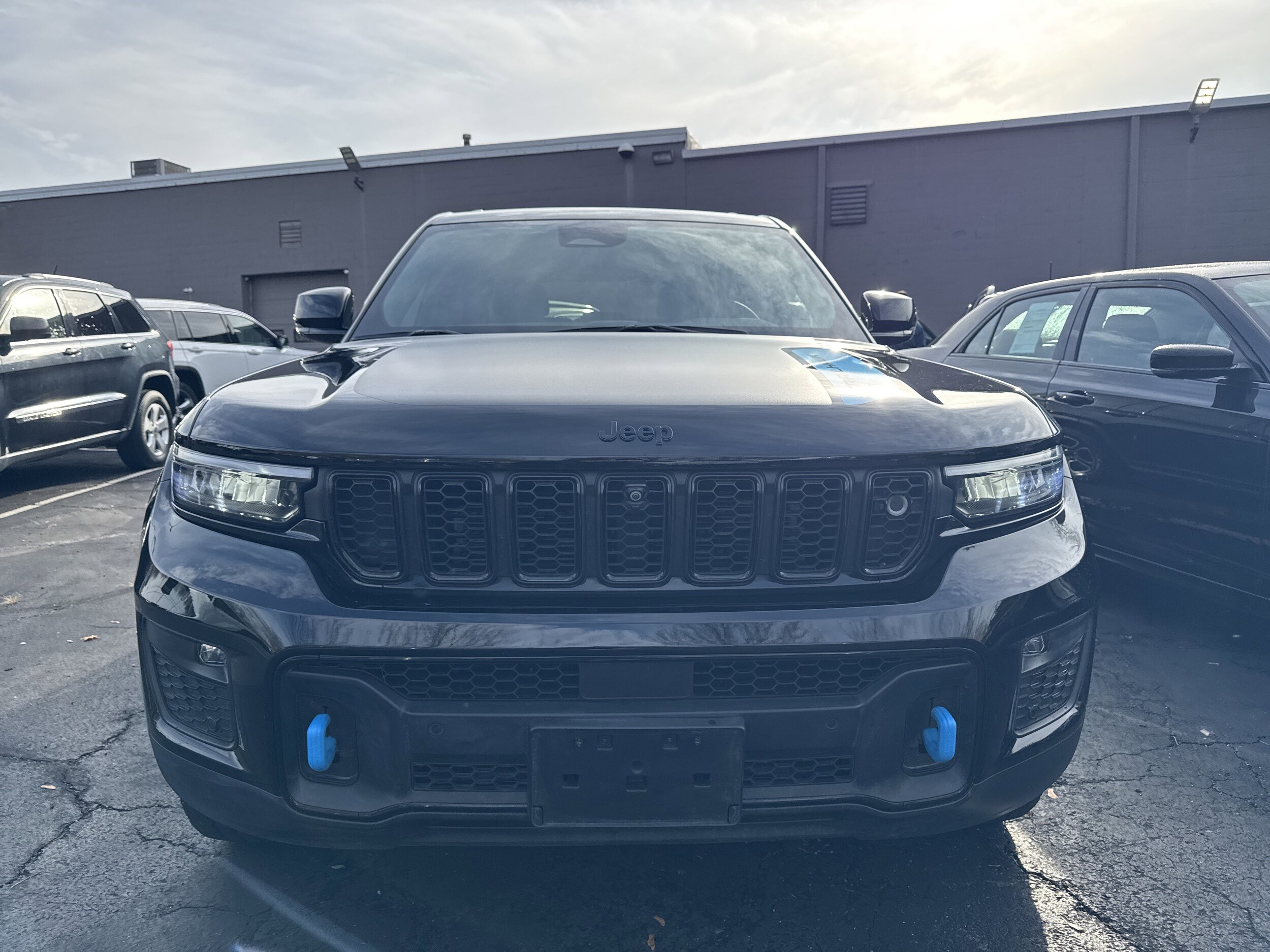 2023 Jeep Cherokee Trailhawk 4xe photo 2