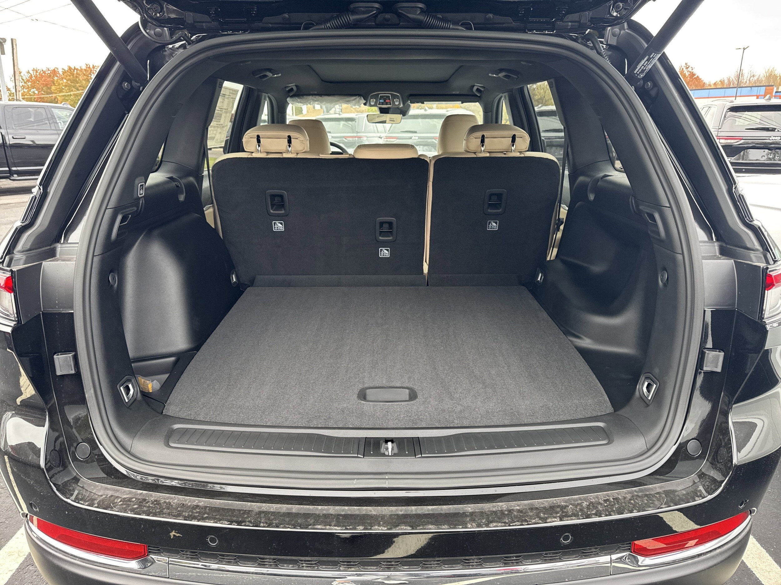 2025 Jeep Grand Cherokee Limited photo 4