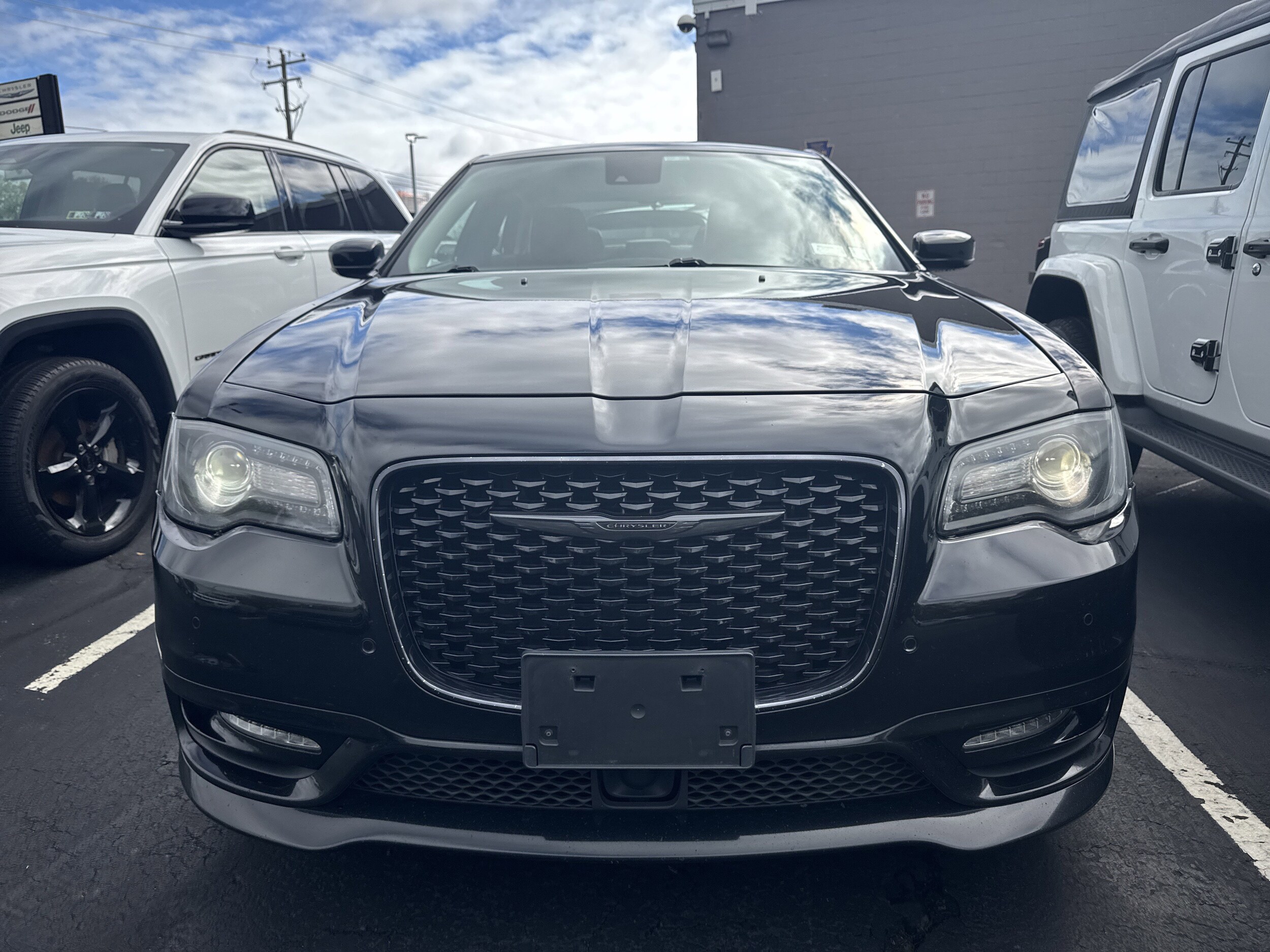 2022 Chrysler 300 Touring L photo 2