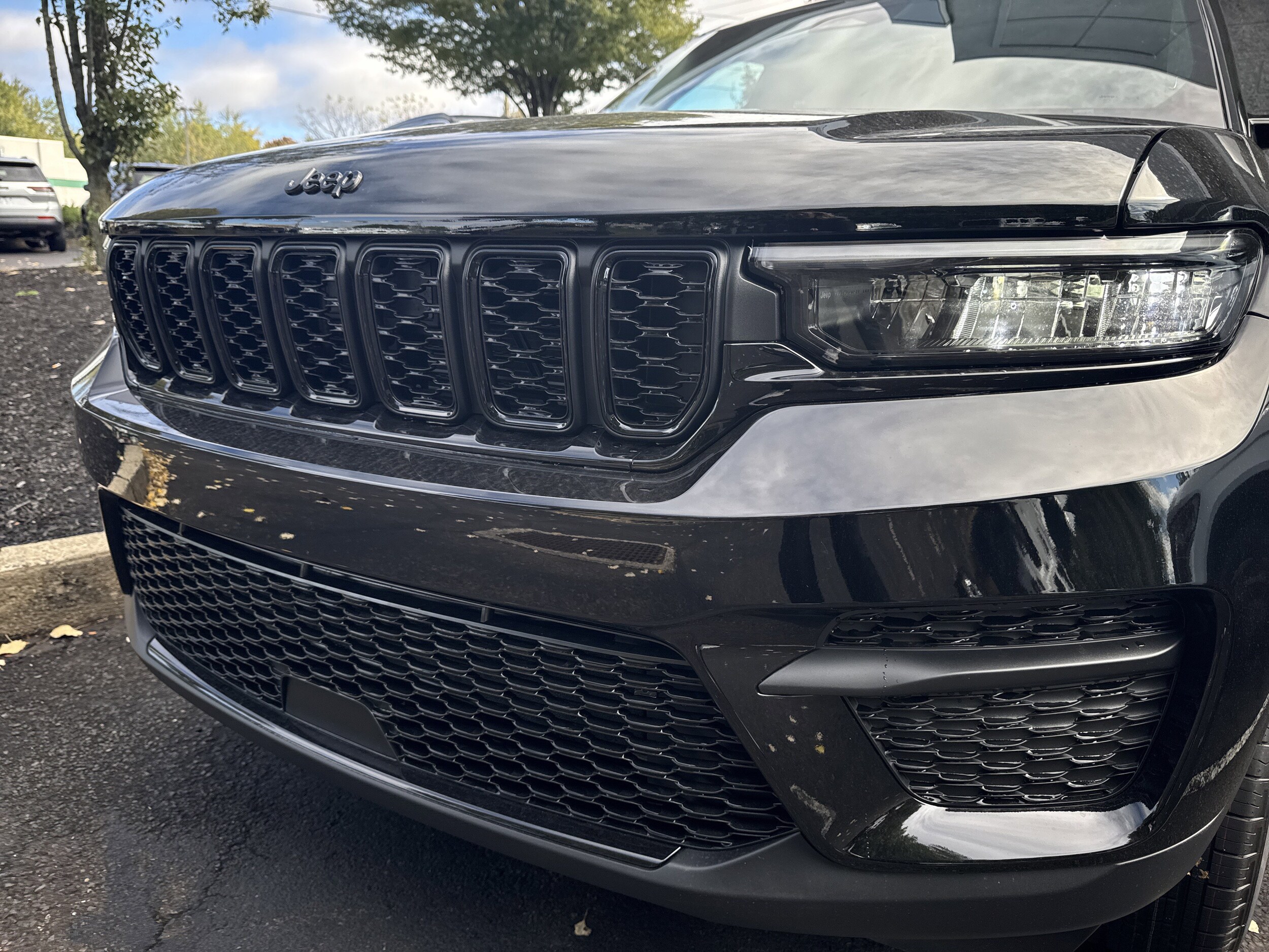 2025 Jeep Grand Cherokee Altitude photo 3