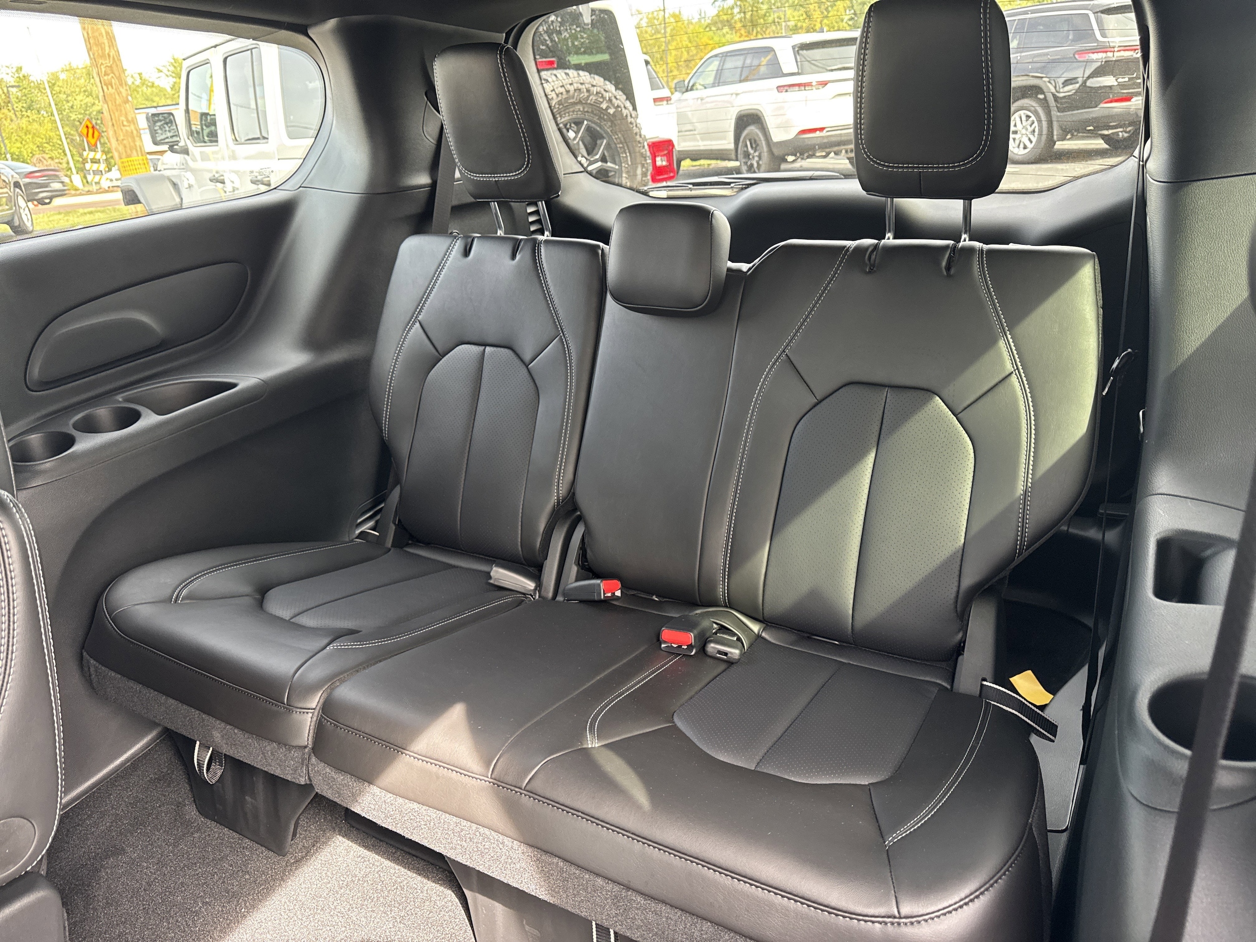 2026 Chrysler Voyager LX - Photo 11