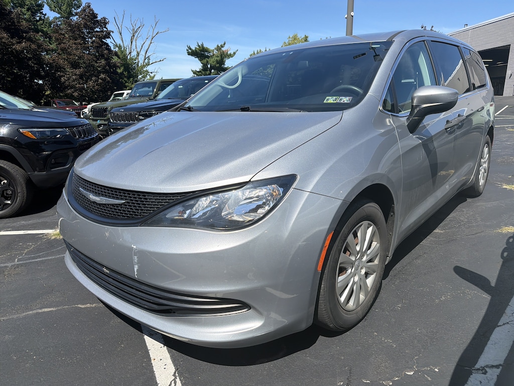 Used 2018 Chrysler Pacifica L L FWD