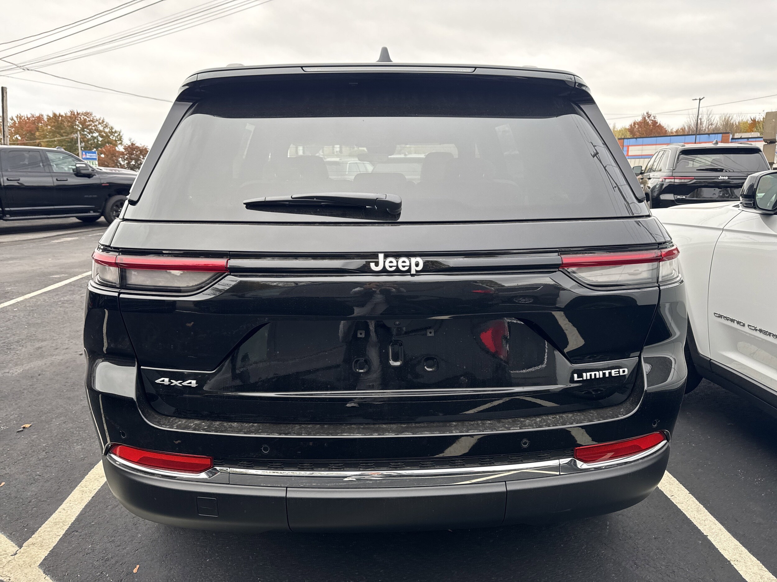 2025 Jeep Grand Cherokee Limited photo 3