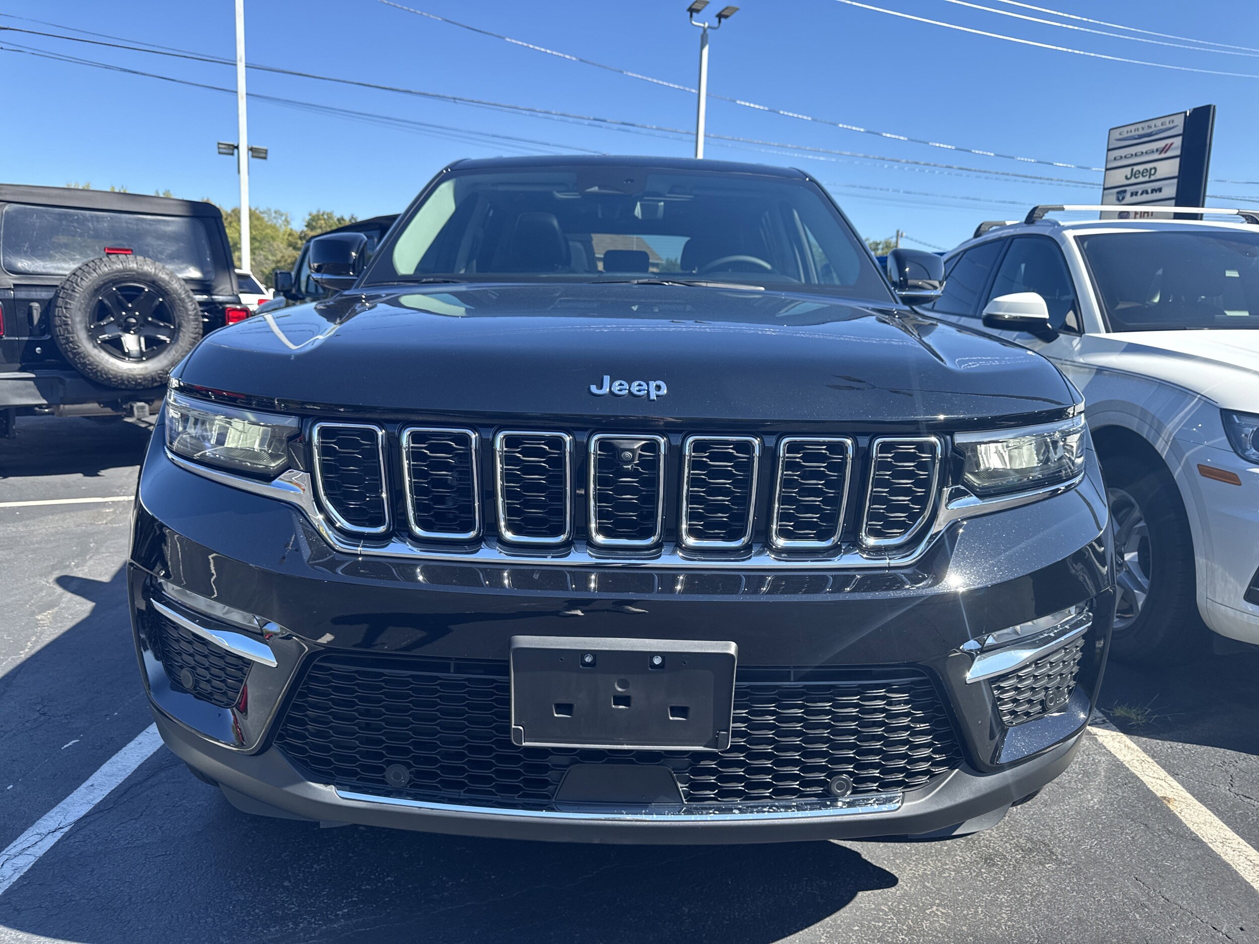 2023 Jeep Cherokee 4xe photo 2