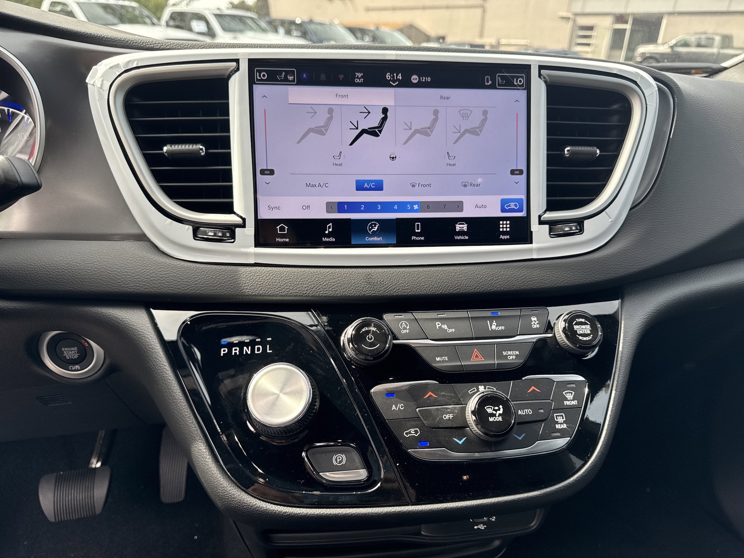2026 Chrysler Voyager LX - Photo 19