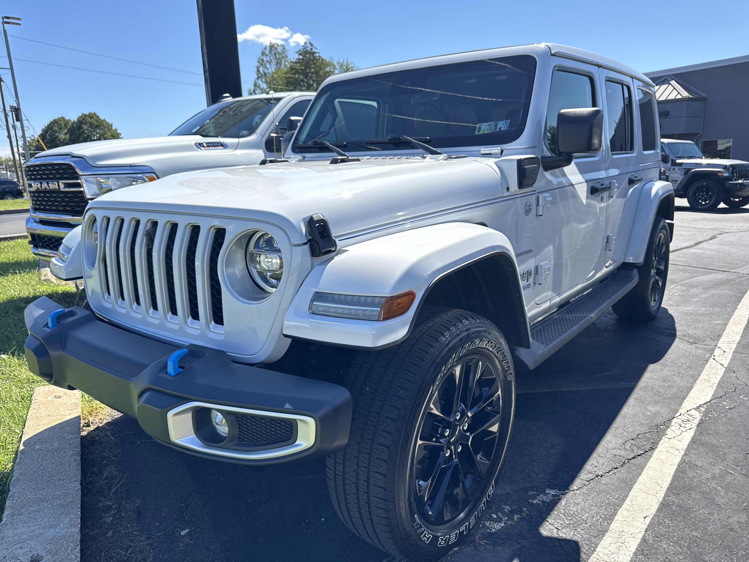 2022 Jeep Wrangler 4xe Unlimited Sahara photo 3