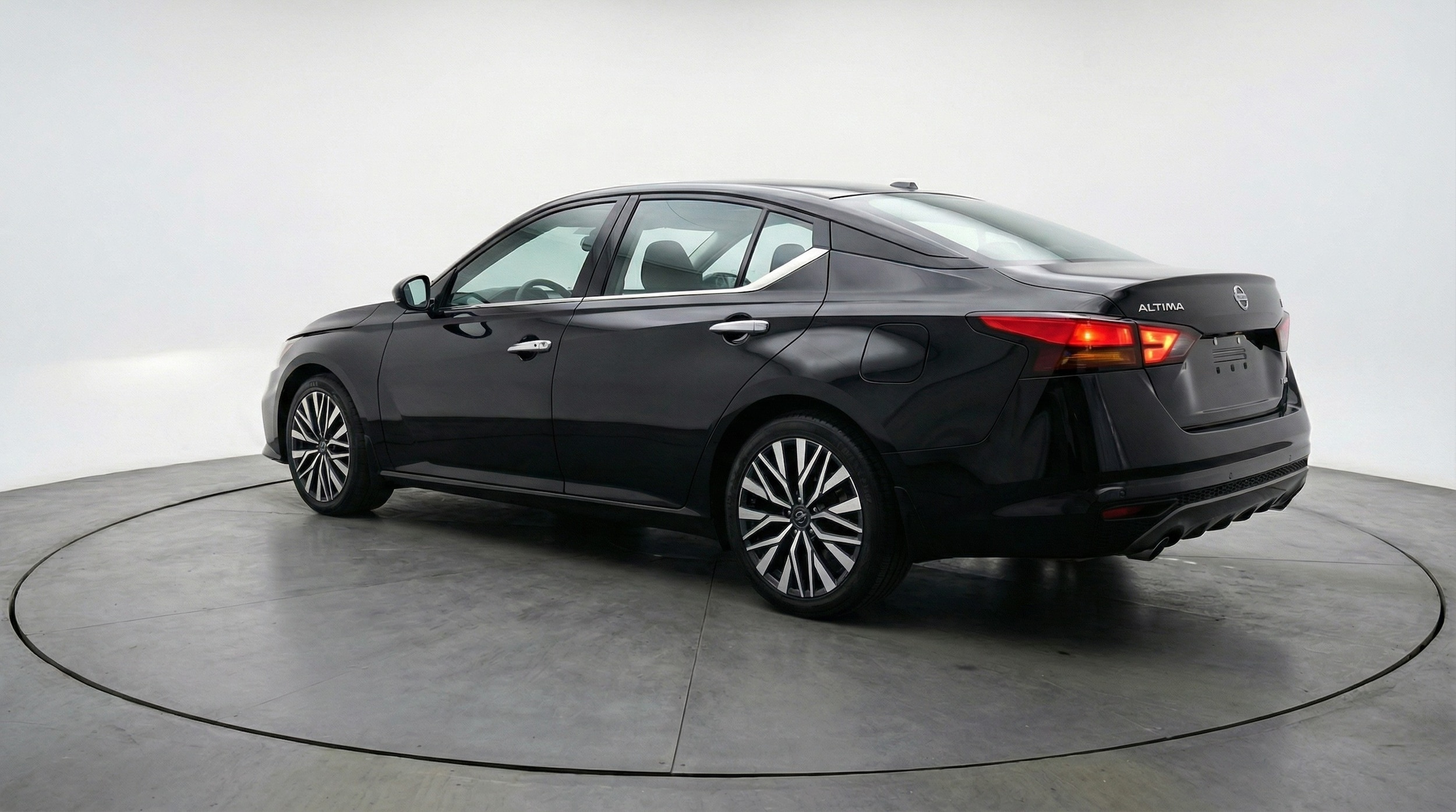 Thumbnail: 2025 Nissan Altima - 5