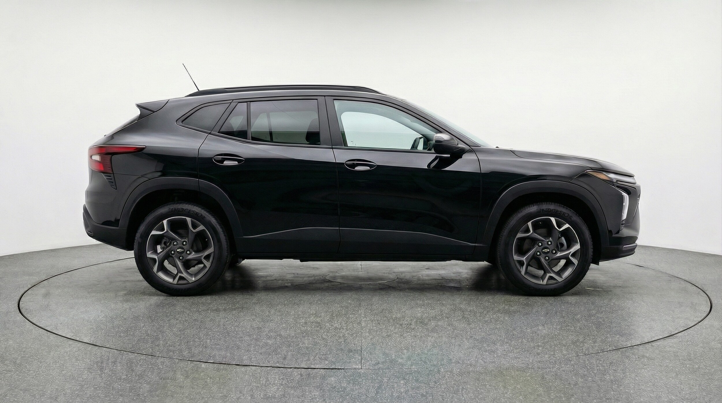 Thumbnail: 2025 Chevrolet Trax - 8