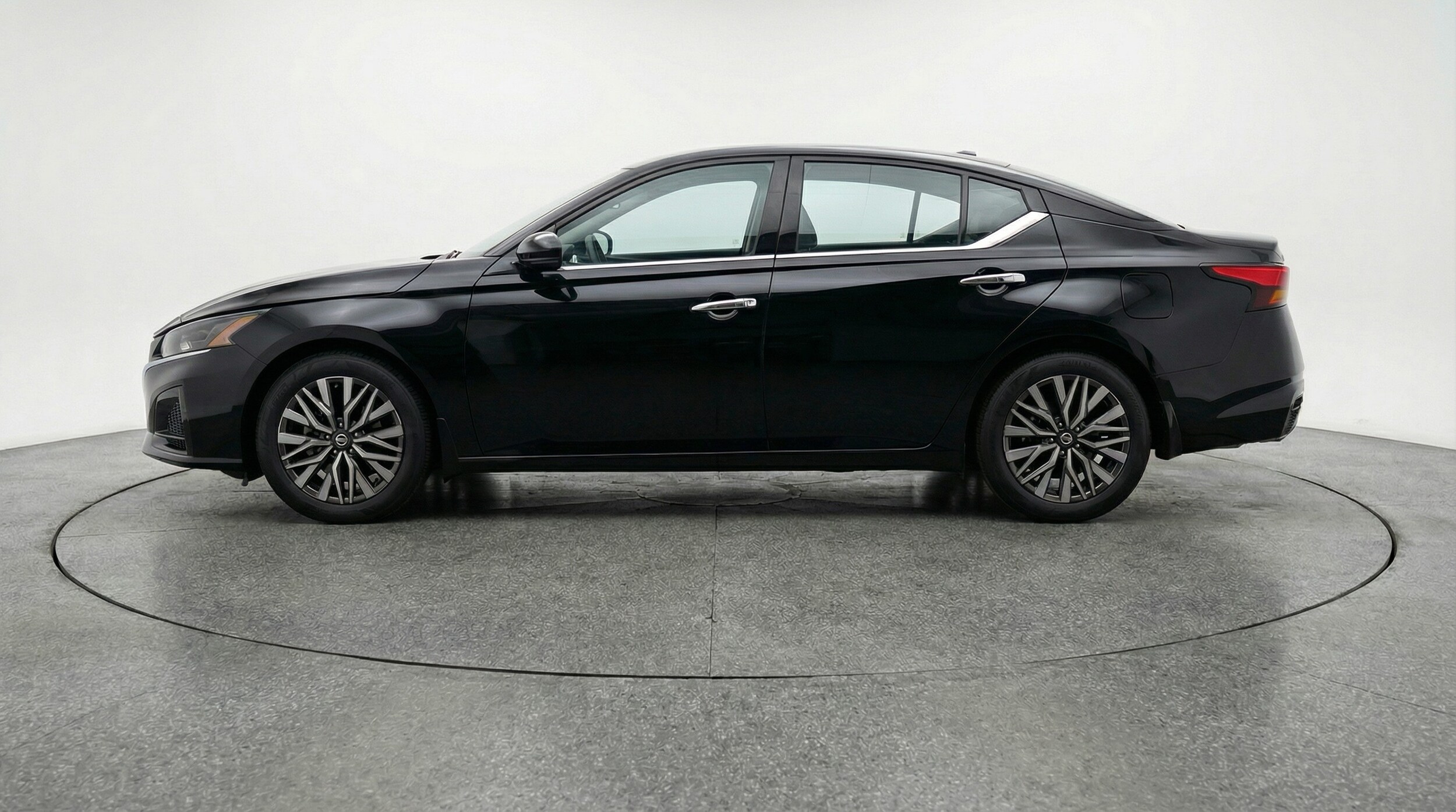 Thumbnail: 2025 Nissan Altima - 4