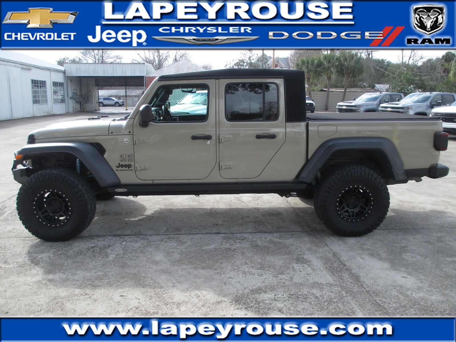 2020 Jeep Gladiator Sport S's photo