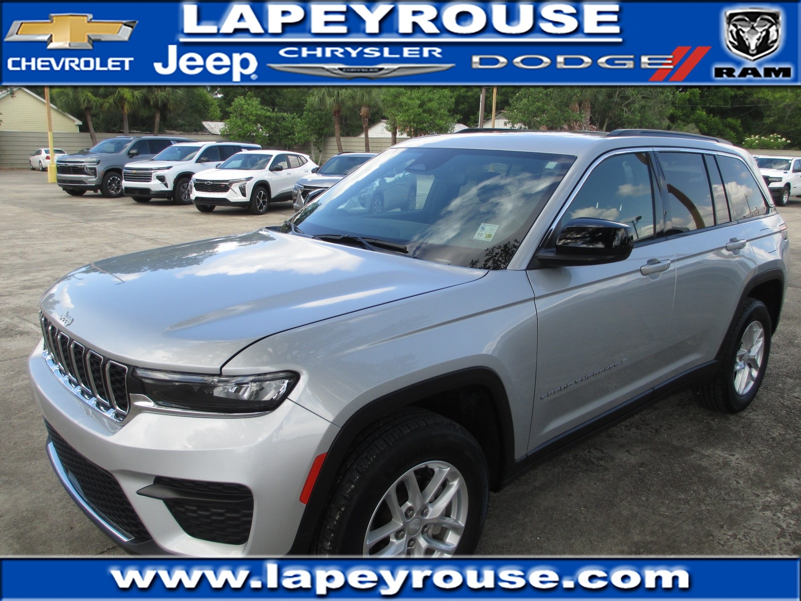 2024 Jeep Grand Cherokee Laredo X's photo