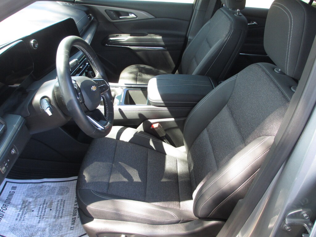Used 2025 Chevrolet Traverse LT SUV