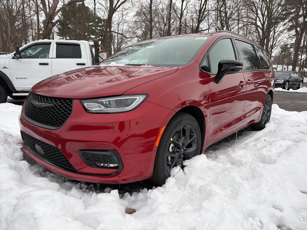 2026 Chrysler Pacifica Select's photo