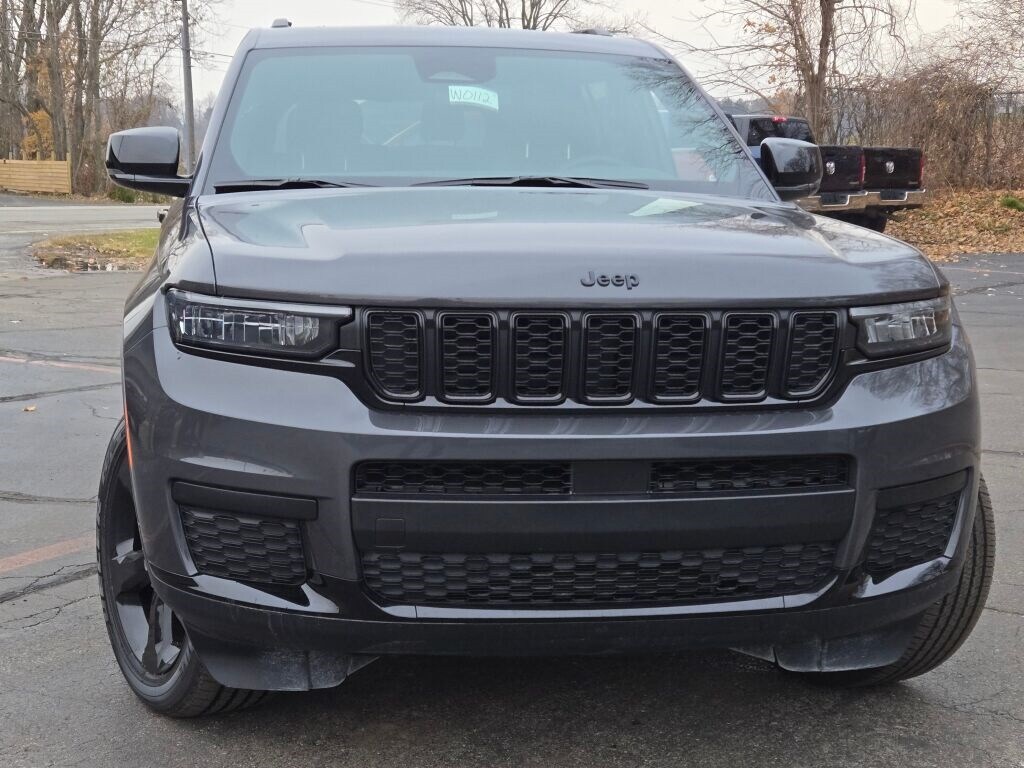 2024 Jeep Grand Cherokee Altitude X photo 3