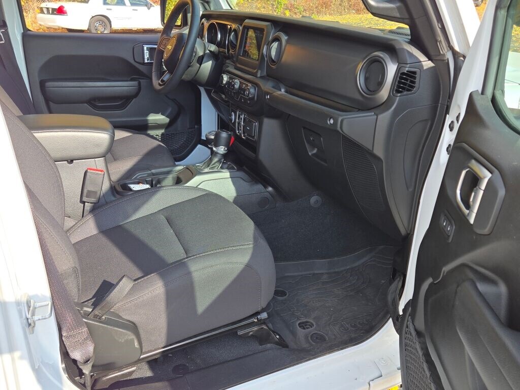 Used 2023 Jeep Gladiator Sport Truck