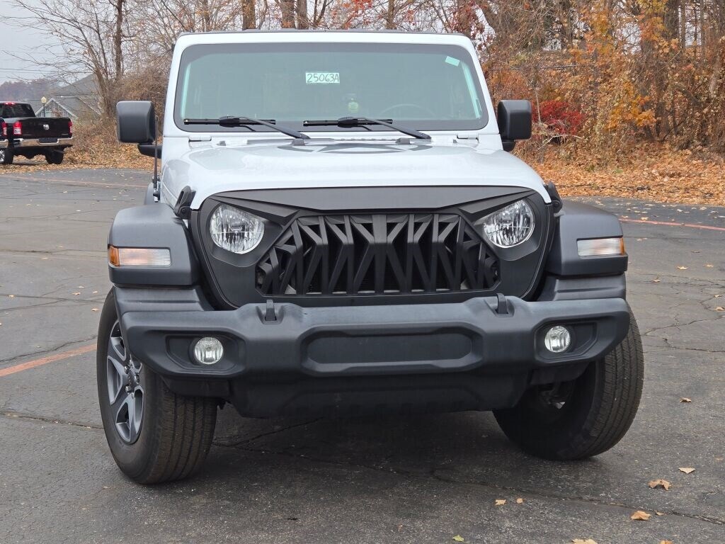 2019 Jeep Wrangler Sport S photo 3