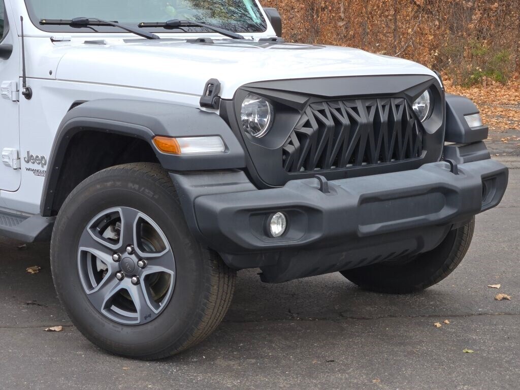 2019 Jeep Wrangler Sport S photo 2