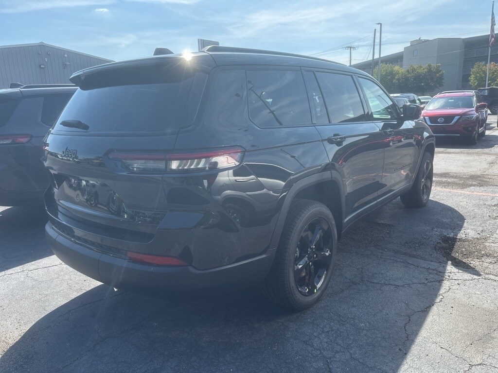 2025 Jeep Grand Cherokee Limited photo 3