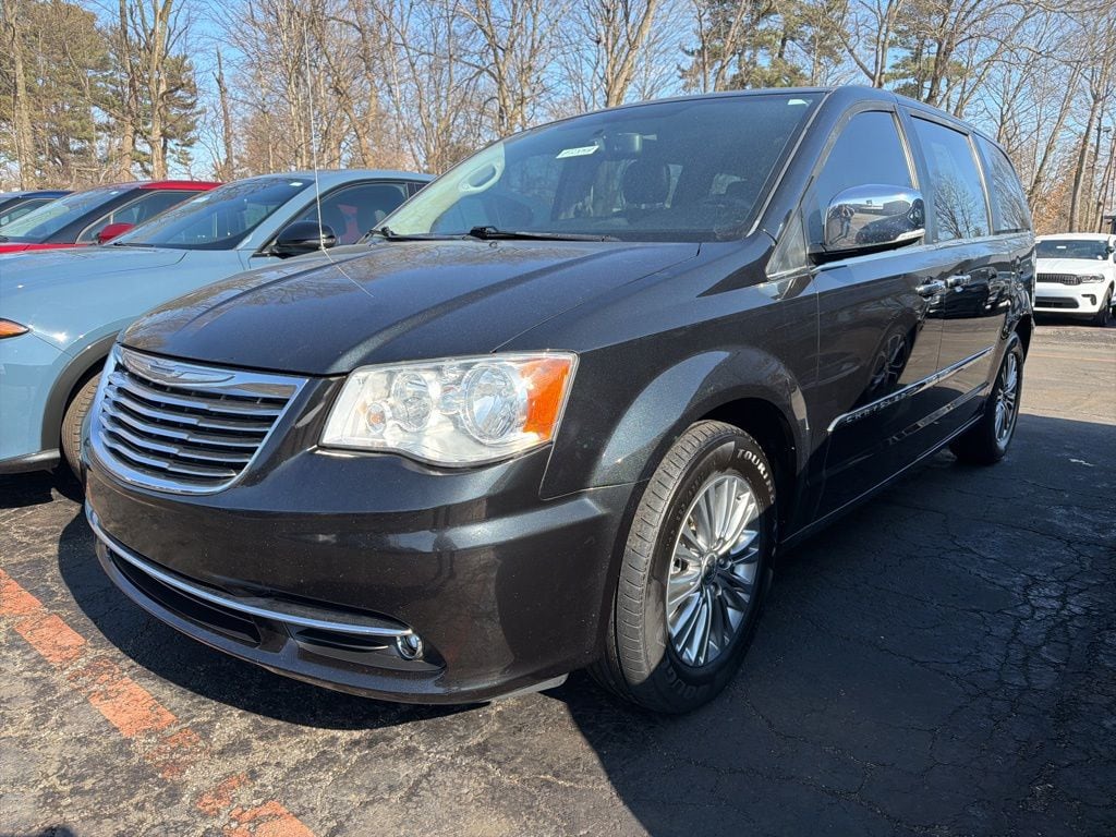 2013 Chrysler Town & Country Touring-L